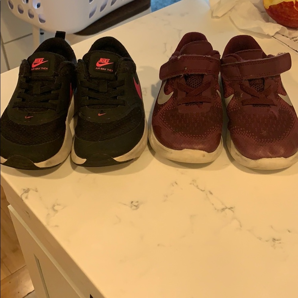 Toddler girls Nike shoes 9c